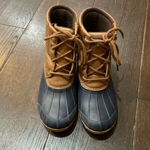 Unisex youth size 5 Sperry duck boots